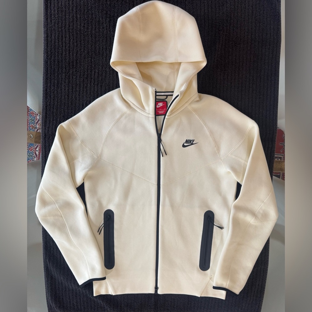 Nike Sportswear Tech Fleece Hoodie & Joggers Set: Small